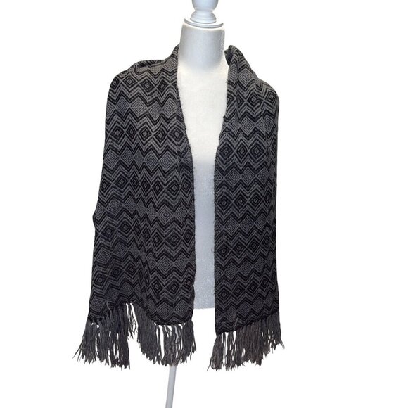 100% Alpaca Black/Gray Geometric Pattern Fringe Scarf Wrap Women's Size OS - Picture 1 of 8